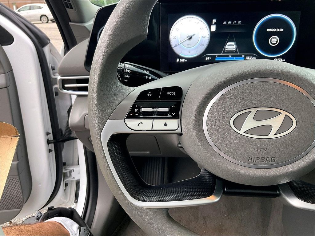 2024 Hyundai Elantra — photo 22