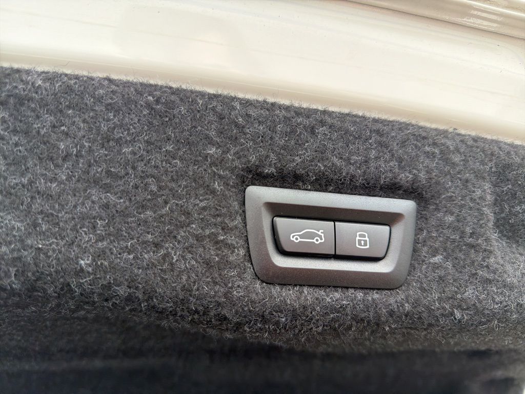 Thumbnail: 2024 BMW i5 - 22