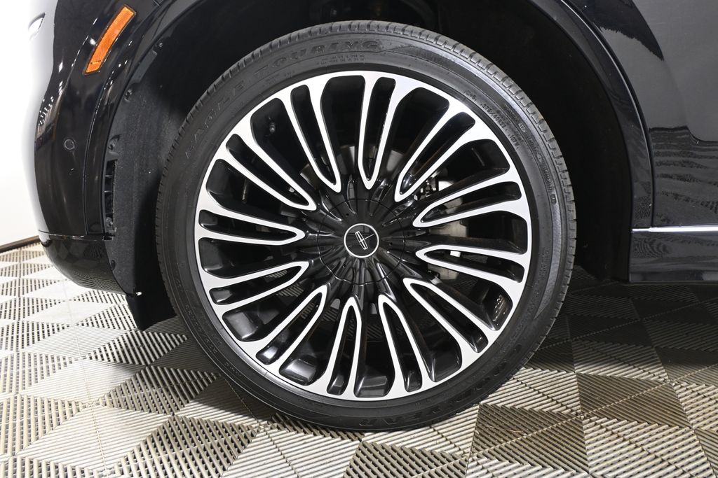 Thumbnail: 2023 Lincoln Aviator - 12