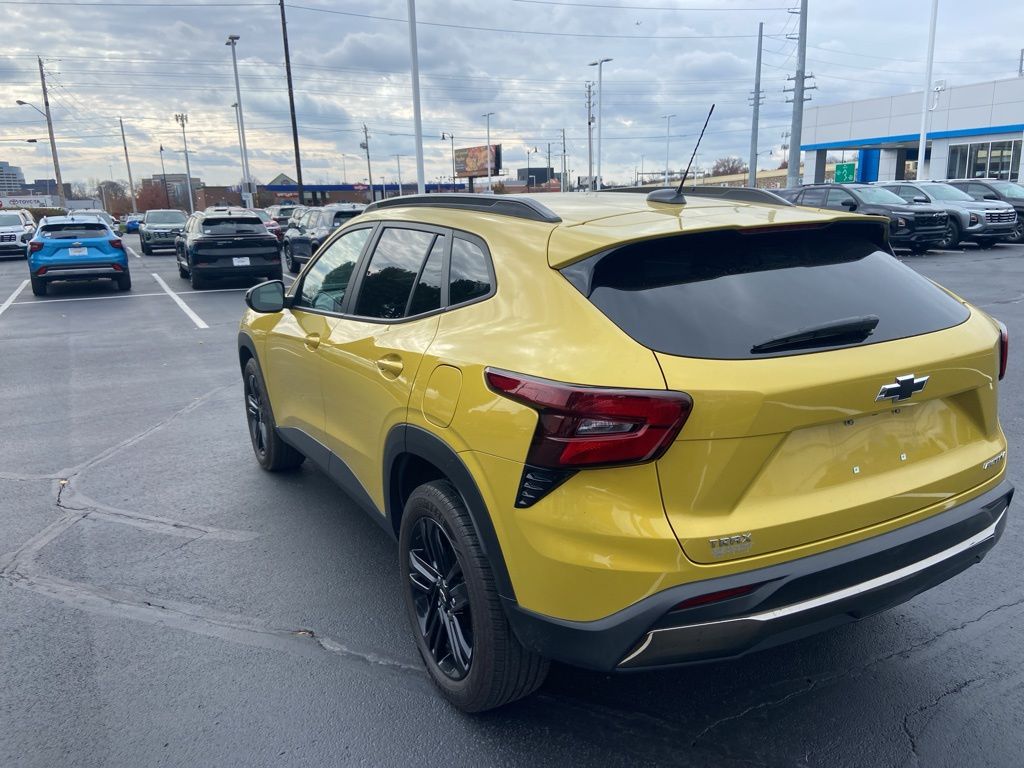 Thumbnail: 2024 Chevrolet Trax - 3