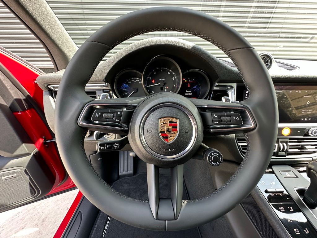 Thumbnail: 2025 Porsche Macan - 19