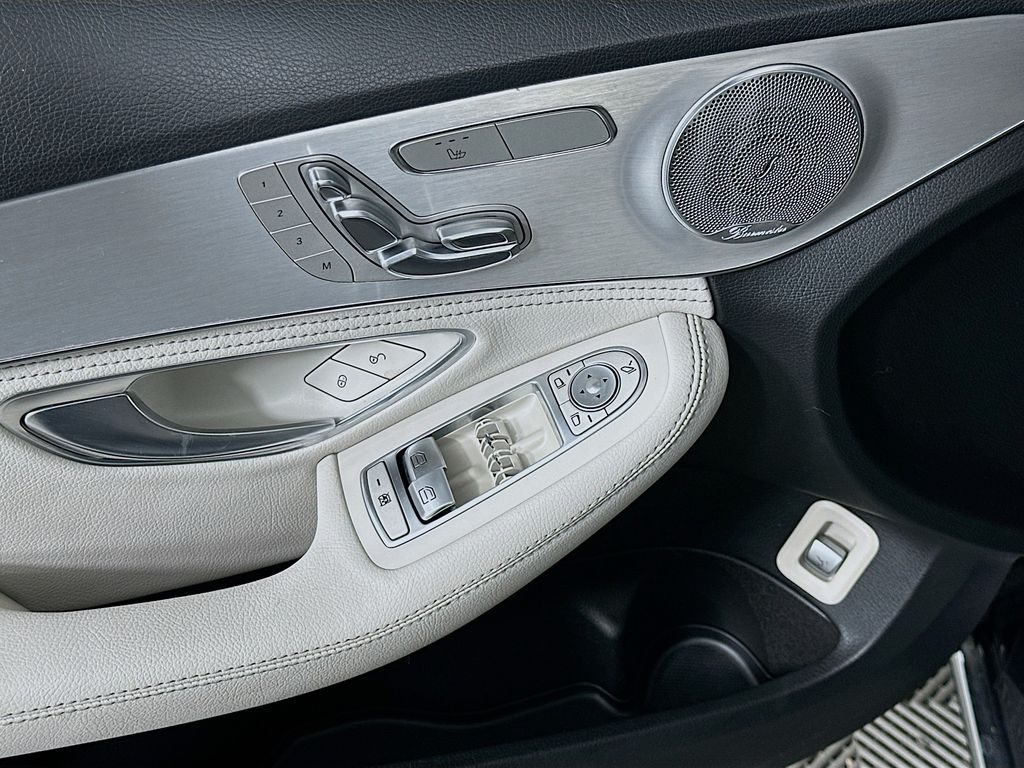 2015 Mercedes-Benz C-Class C 300 16