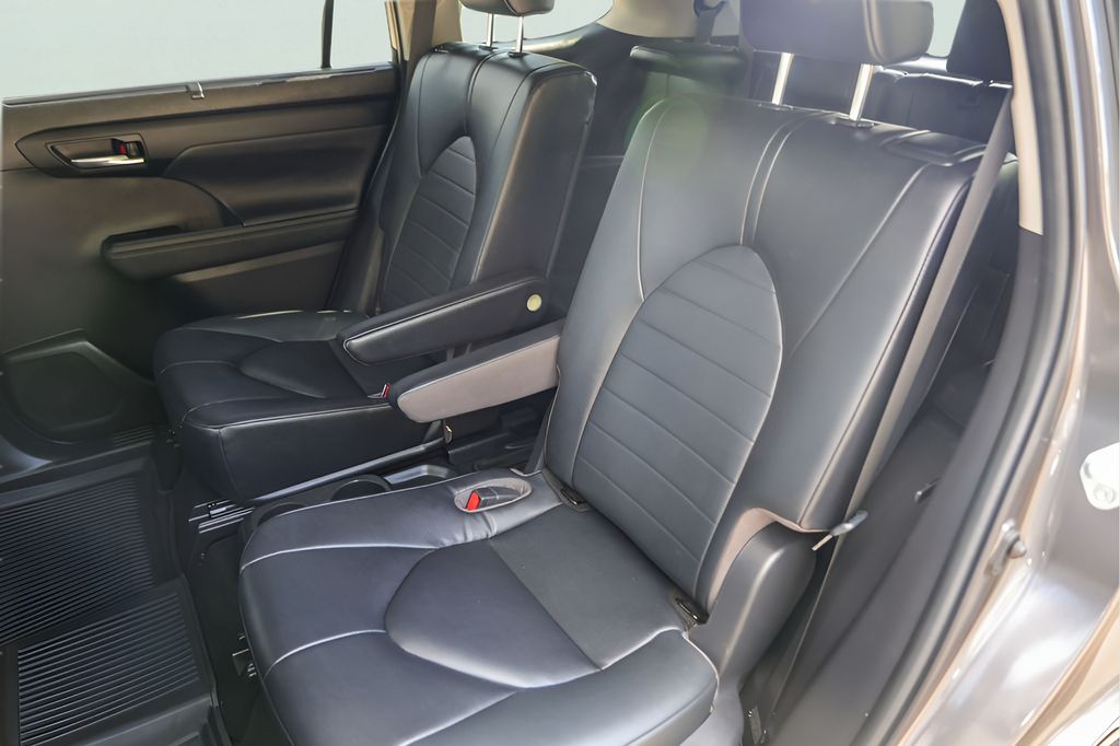 Used Car 2023 Toyota Highlander  Xle For Sale Under $35,000 In Austin, Texas