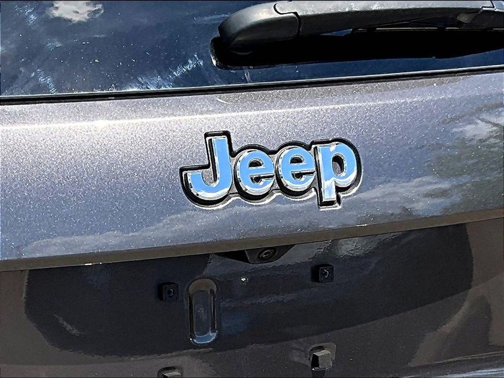2021 Jeep Grand Cherokee — photo 28