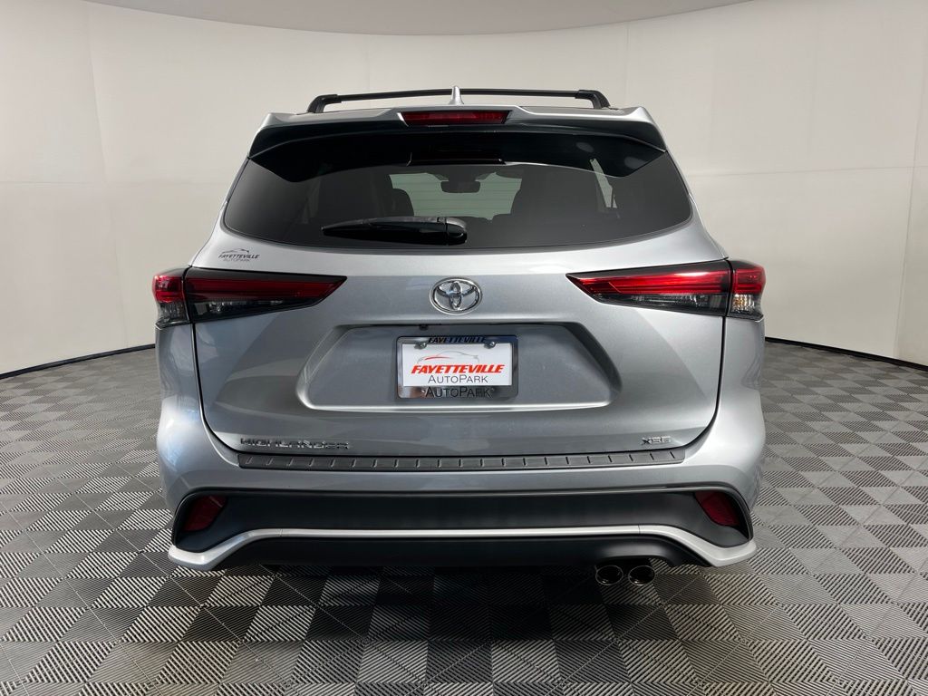 Thumbnail: 2023 Toyota Highlander - 4