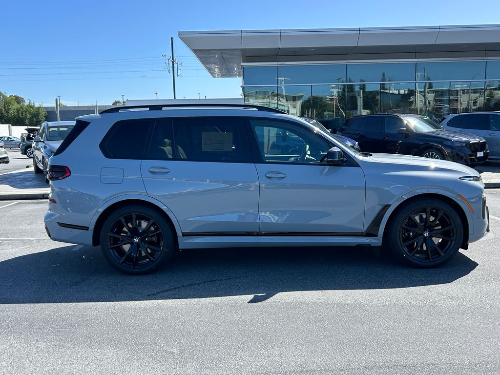 Thumbnail: 2027 BMW X7 - 6