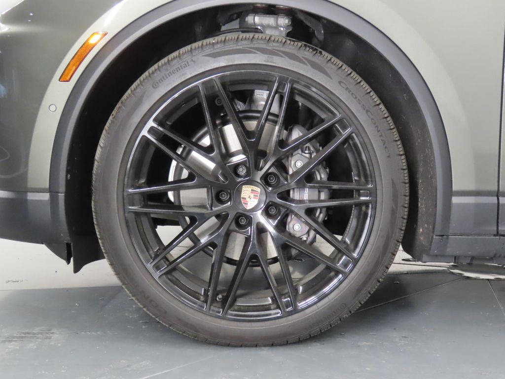 Thumbnail: 2025 Porsche Macan - 11