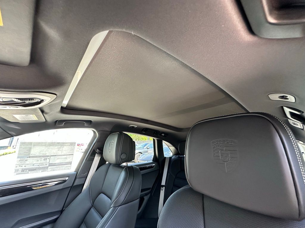 Thumbnail: 2026 Porsche Macan - 26