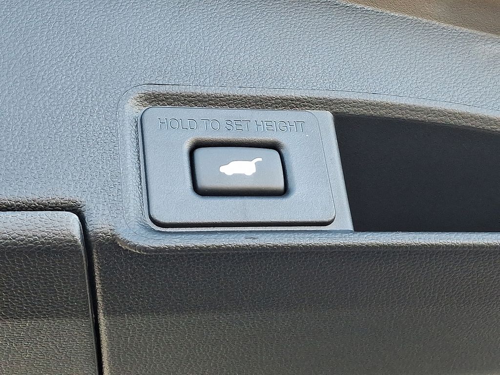 Thumbnail: 2025 Acura RDX - 32