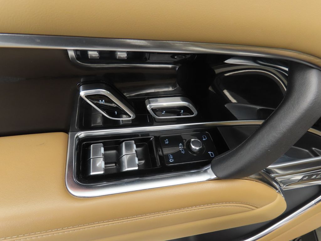 Thumbnail: 2023 Land Rover Range Rover - 23