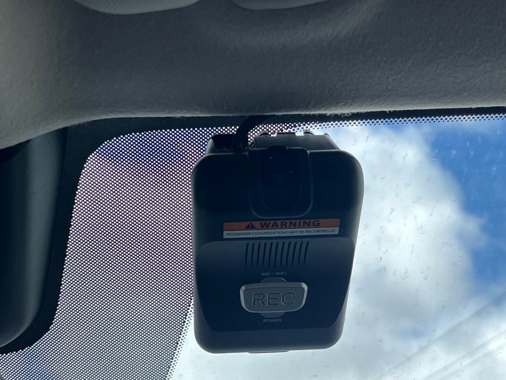 2025 Nissan Kicks SR photo