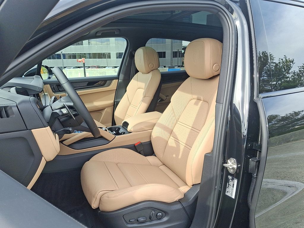 Thumbnail: 2026 Porsche Cayenne - 16