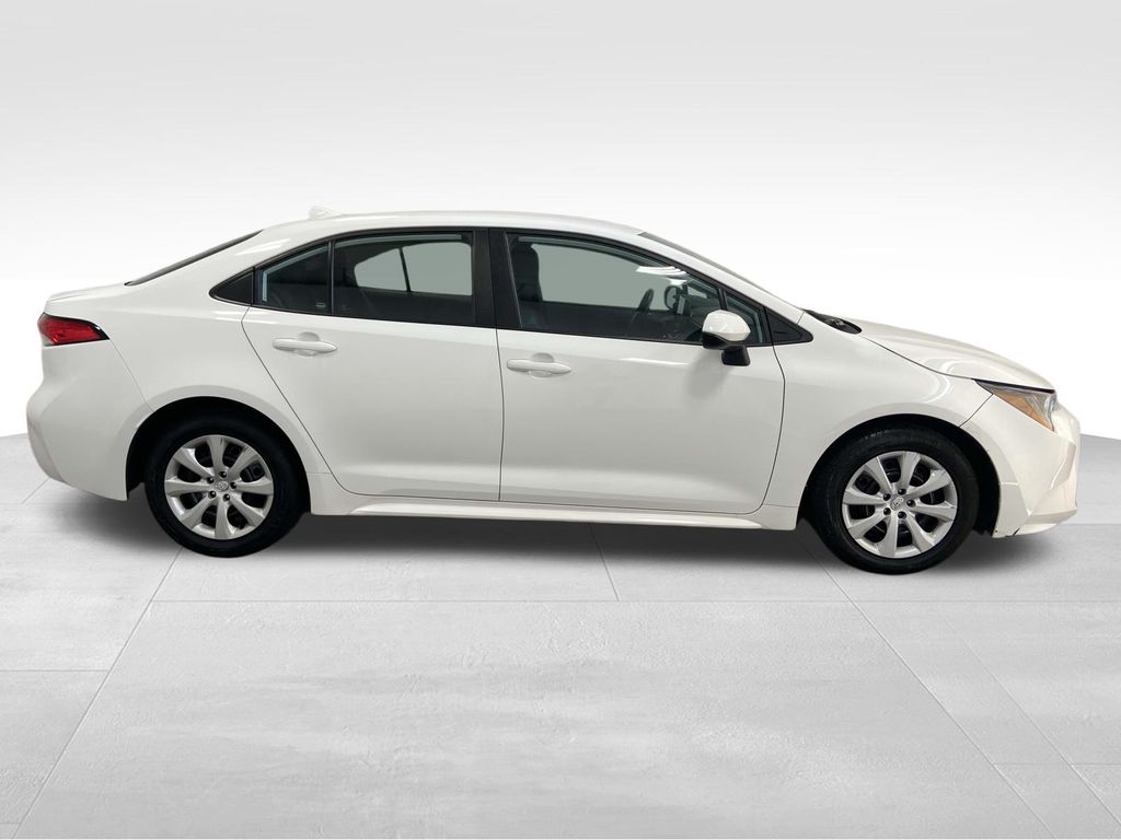 2023 Toyota Corolla LE photo 2