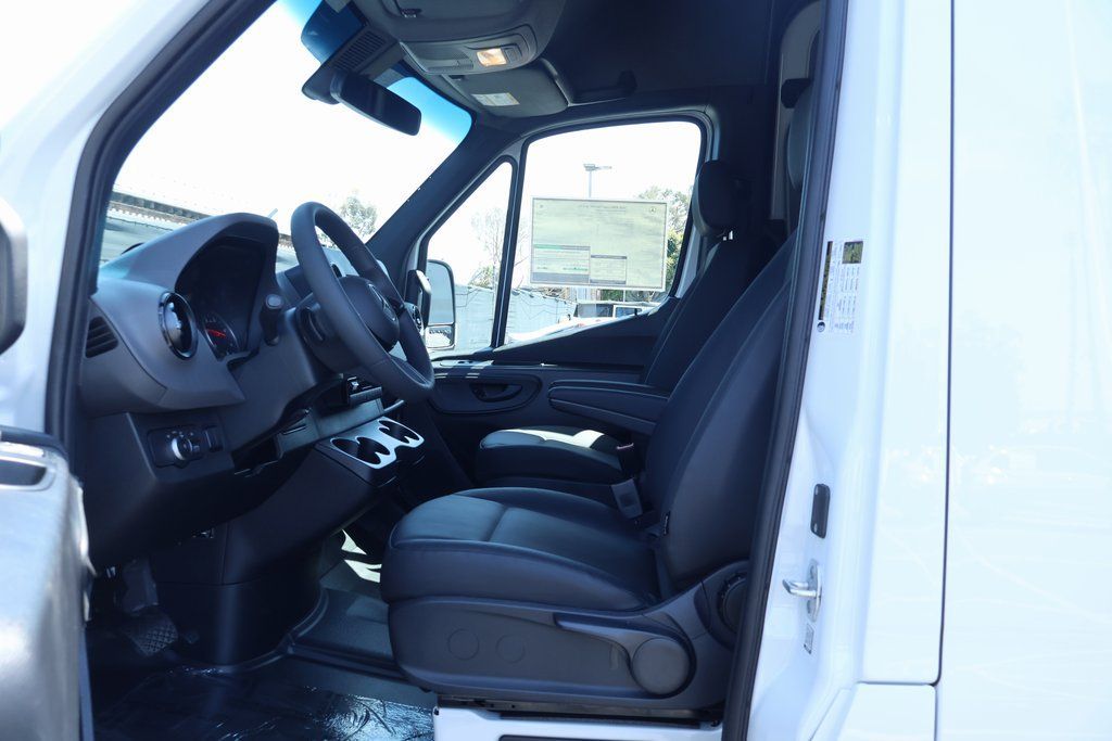 Thumbnail: 2026 Mercedes-Benz Sprinter - 6