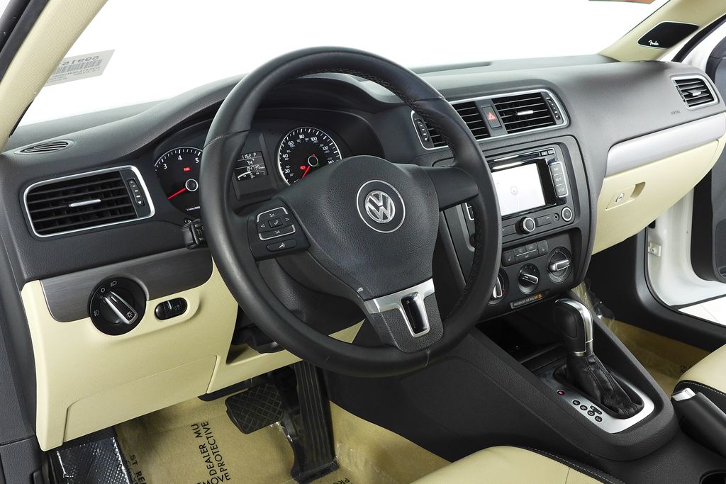 Thumbnail: 2013 Volkswagen Jetta - 30