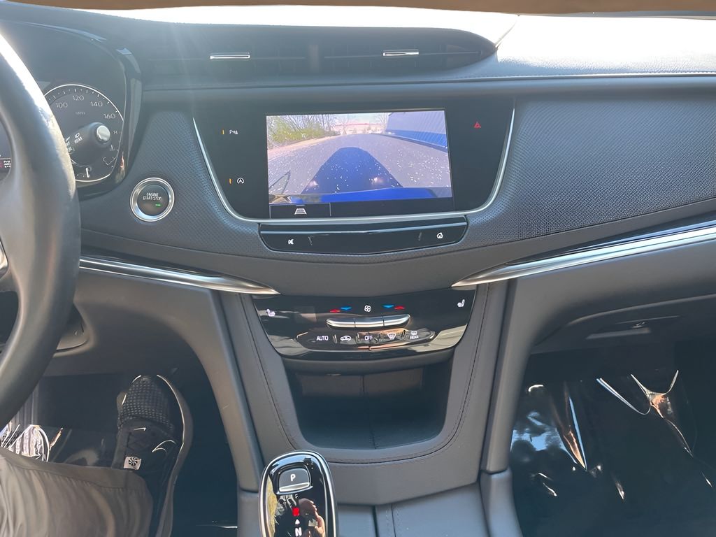 used 2022 Cadillac XT5 car, priced at $28,900