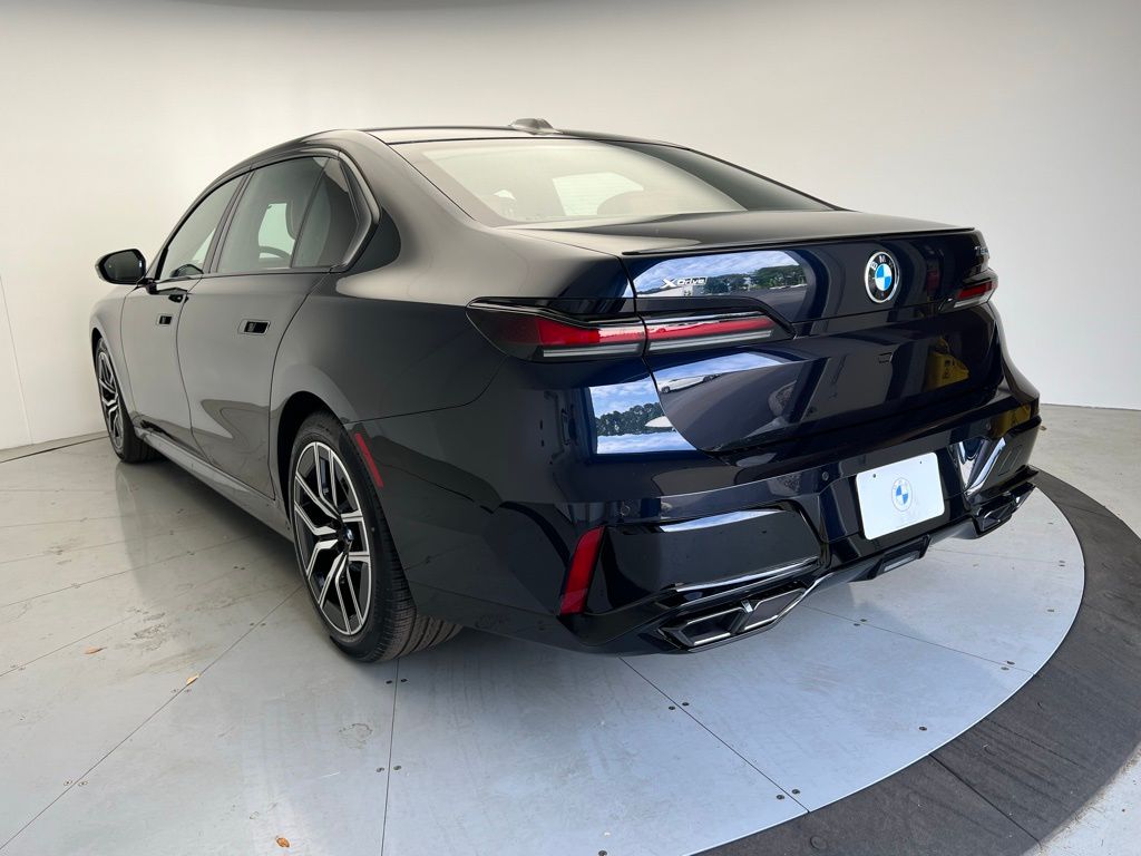 Thumbnail: 2025 BMW 7 Series - 4