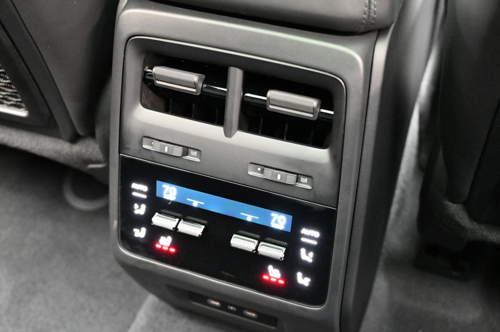 Thumbnail: 2025 Porsche Macan - 20