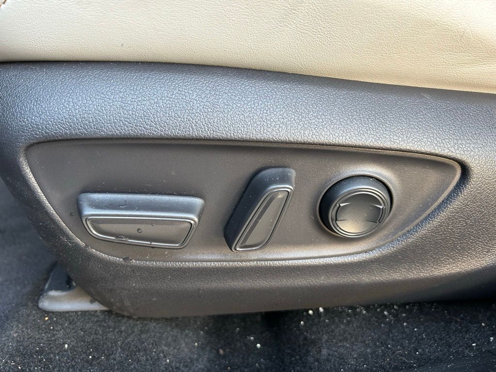 2019 Toyota RAV4 XLE Premium 15