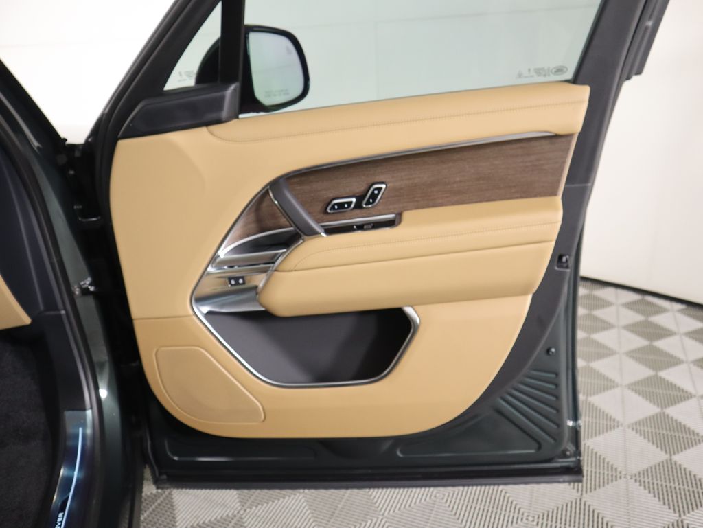 Thumbnail: 2025 Land Rover Range Rover - 26