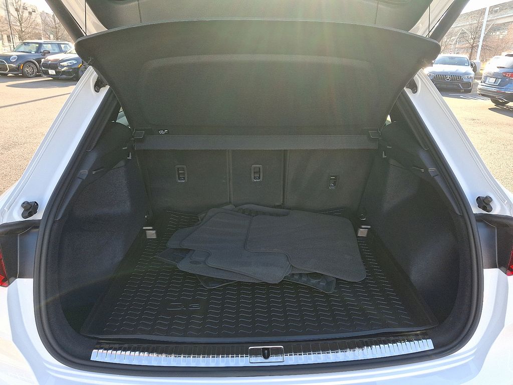 Thumbnail: 2025 Audi Q3 - 27