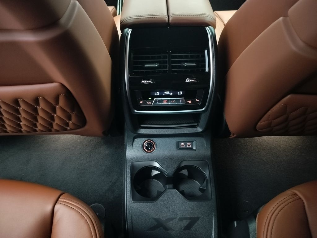 Thumbnail: 2026 BMW X7 - 22