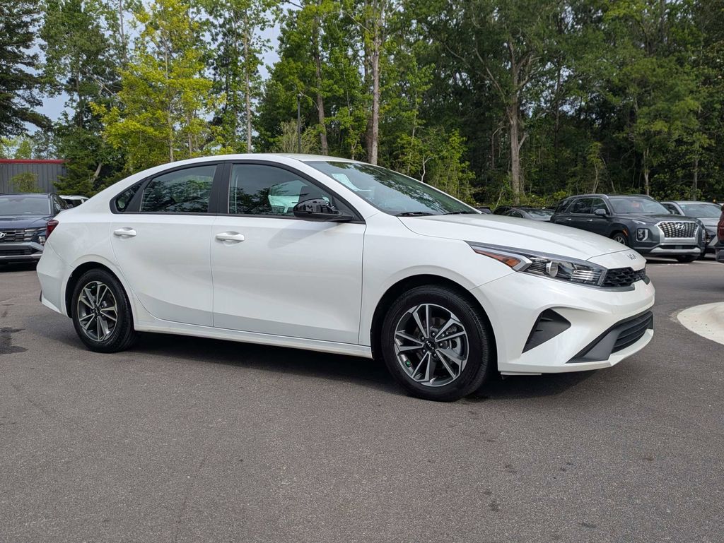 2024 Kia Forte LXS AT's photo