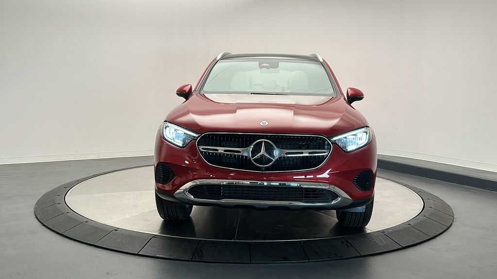 2025 Mercedes-Benz GLC 300 2