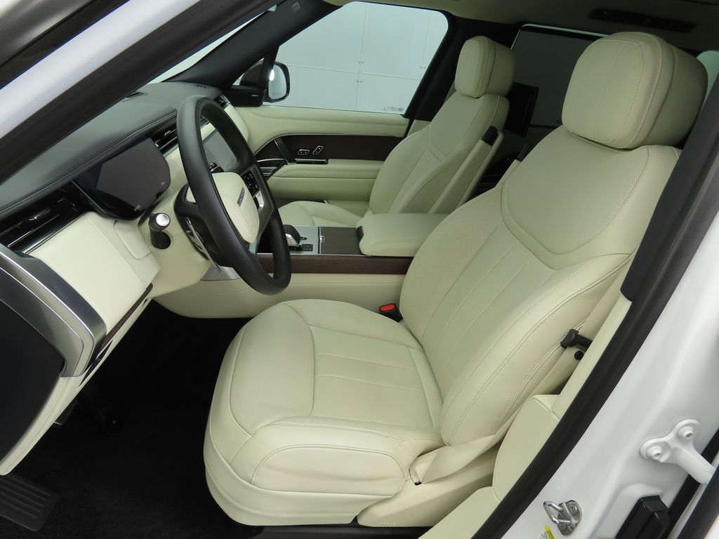 2024 Land Rover Range Rover SE 19