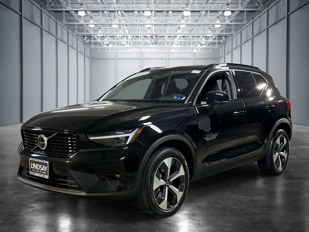 2026 Volvo XC40 B5 Plus AWD