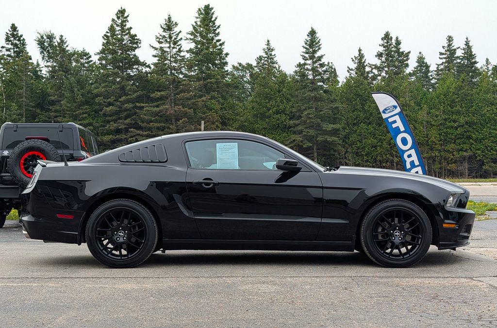 2014 Ford Mustang V6 Coupe RWD