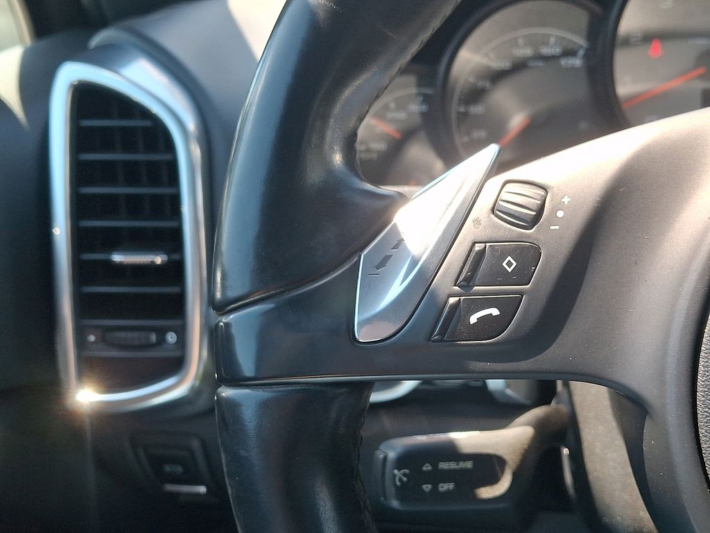 Thumbnail: 2012 Porsche Cayenne - 24