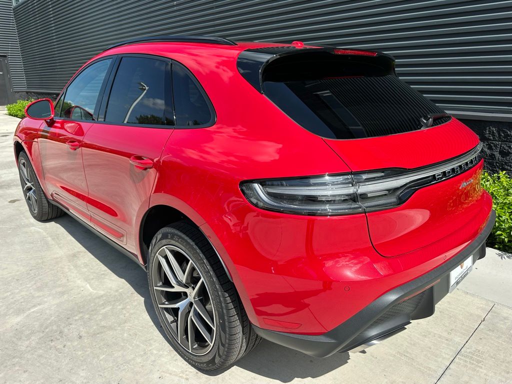 Thumbnail: 2025 Porsche Macan - 3