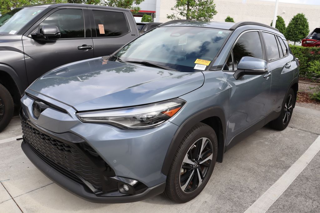 2024 Toyota Corolla Cross XSE 2