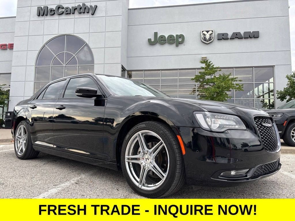 Gloss Black 2023 Chrysler 300 Sedan Rear-Wheel Drive 8-Speed Automatic