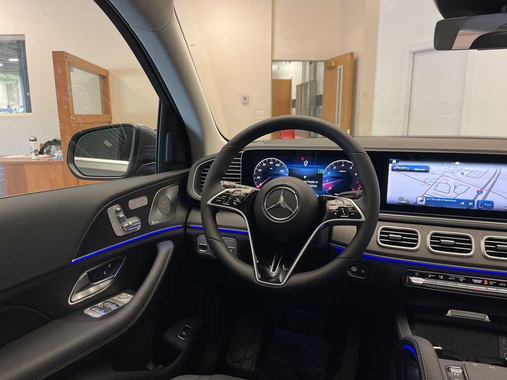 Thumbnail: 2026 Mercedes-Benz GLE - 26