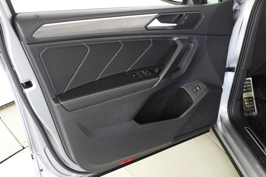 Thumbnail: 2022 Volkswagen Tiguan - 11