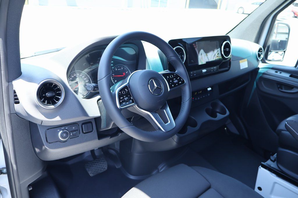 2024 Mercedes-Benz Sprinter 2500 3
