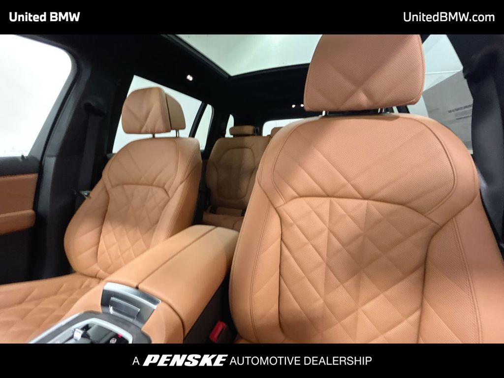 Thumbnail: 2026 BMW X7 - 13