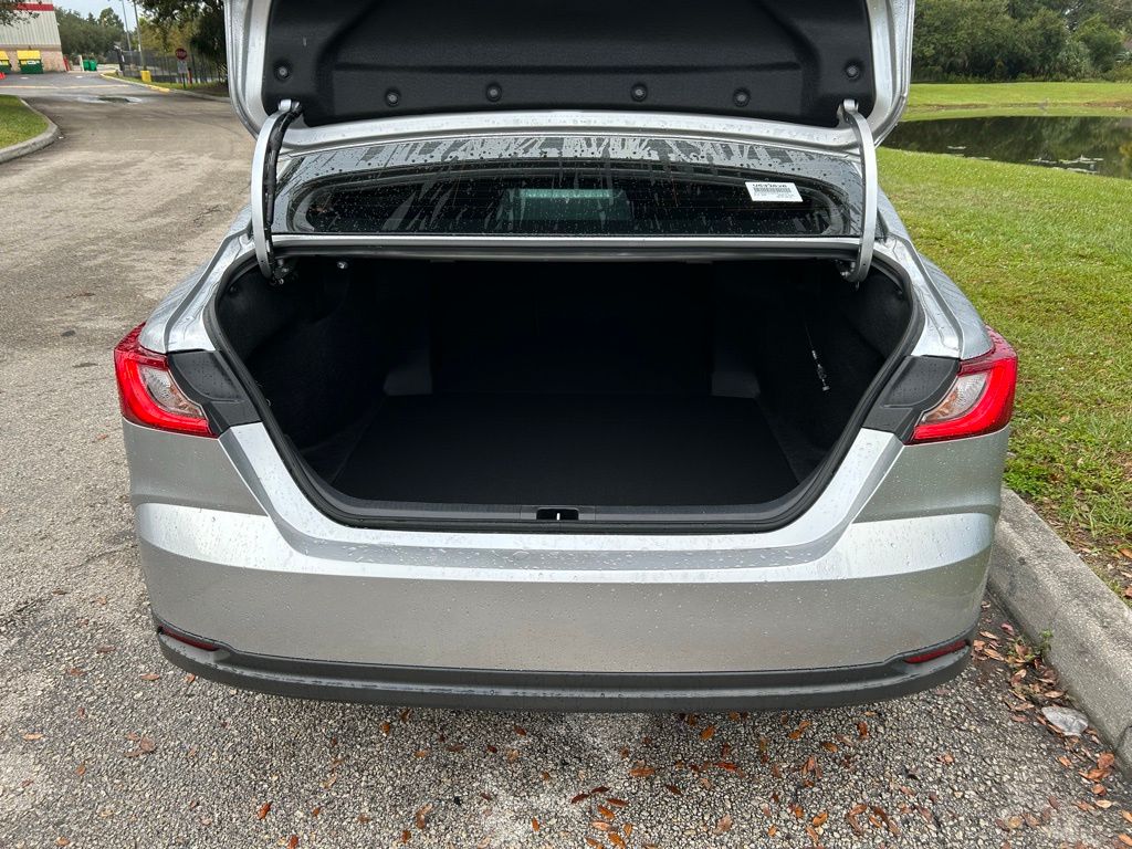 Thumbnail: 2025 Toyota Camry - 10