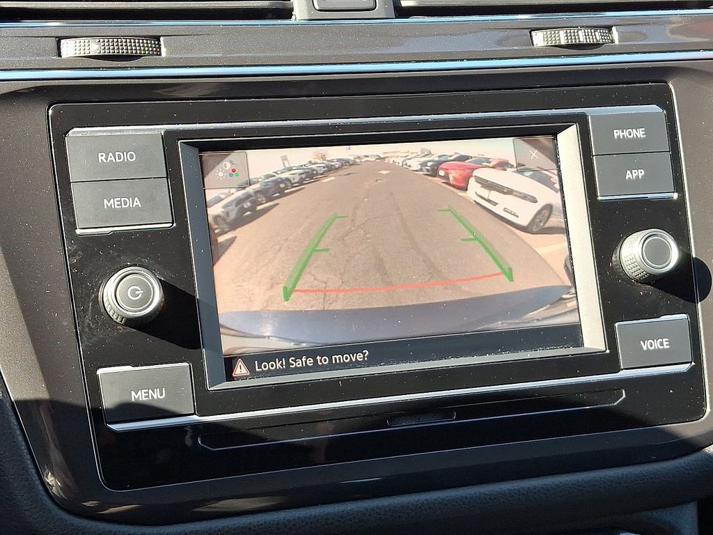 Thumbnail: 2021 Volkswagen Tiguan - 18