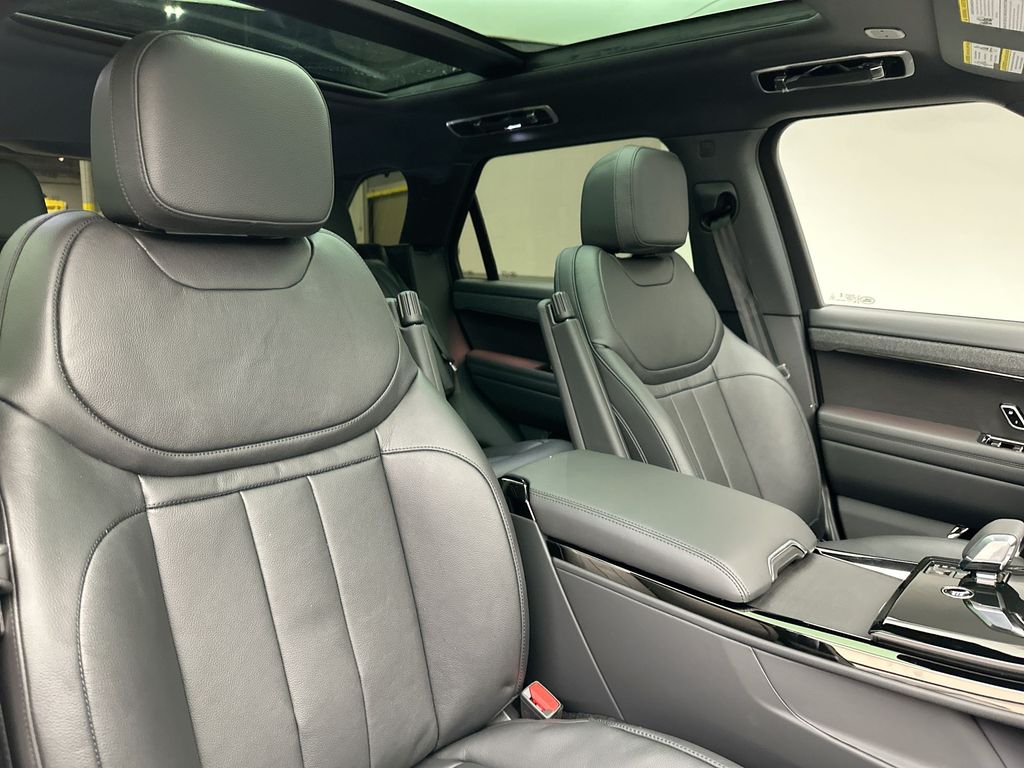 Thumbnail: 2025 Land Rover Range Rover Sport - 4