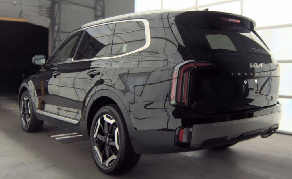 Used 2024 Black Kia EX image 4