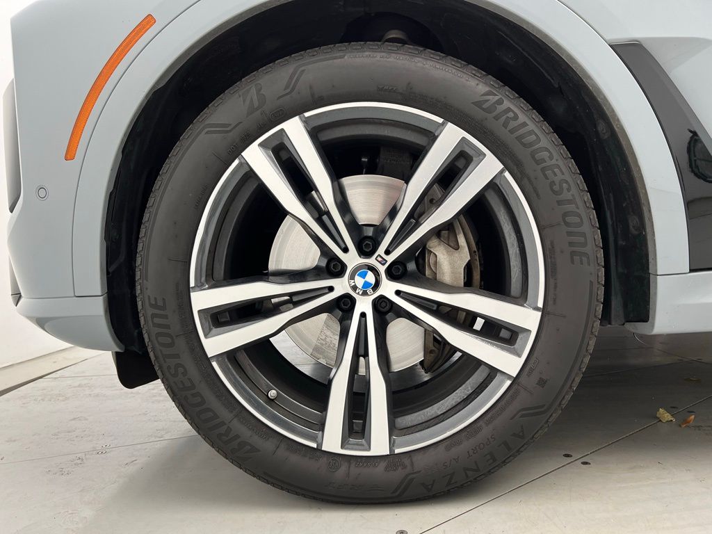 Thumbnail: 2023 BMW X7 - 23