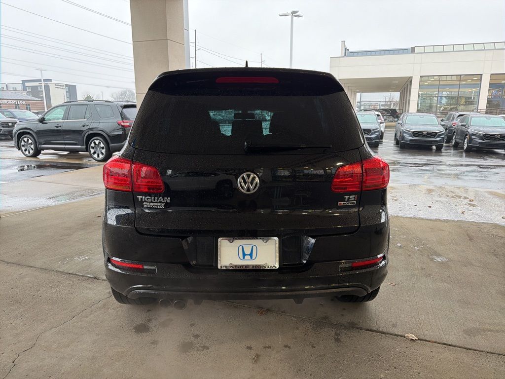 Thumbnail: 2016 Volkswagen Tiguan - 4