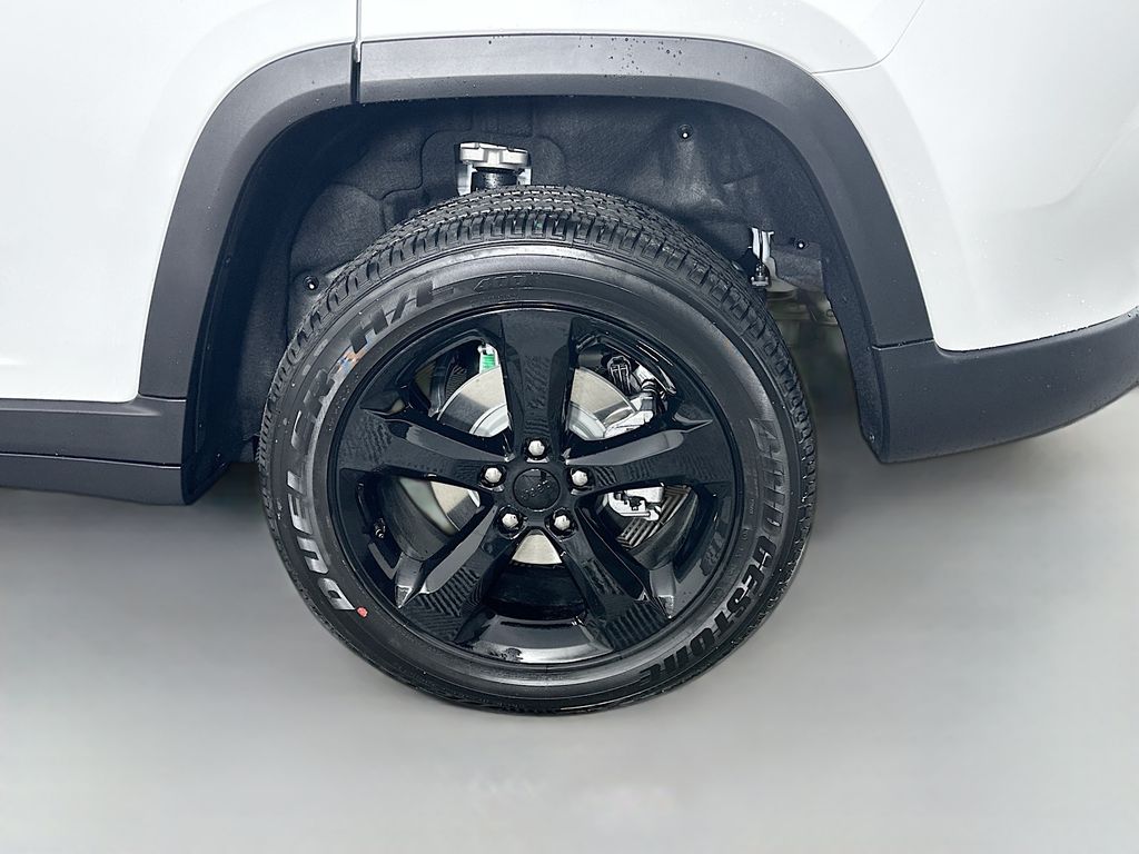 New 2025 White Jeep Altitude X image 17