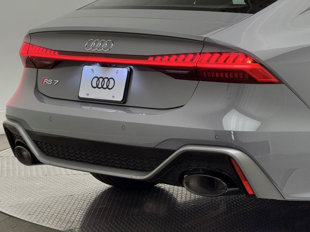 Thumbnail: 2026 Audi RS 7 - 21