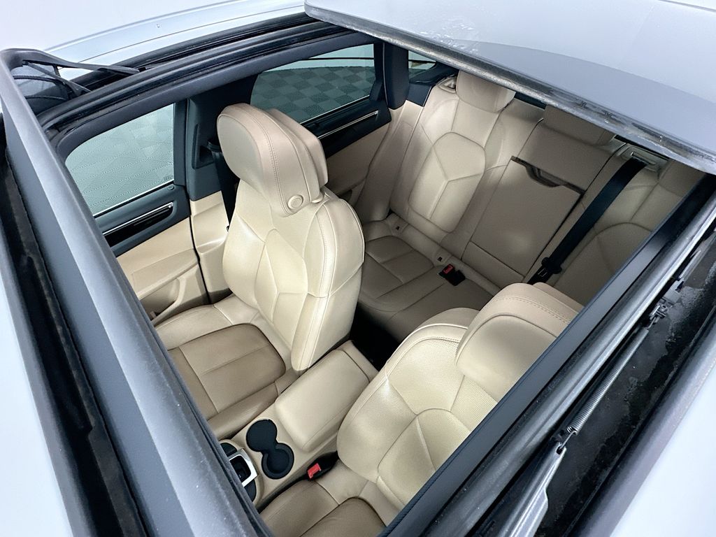 Thumbnail: 2020 Porsche Macan - 22