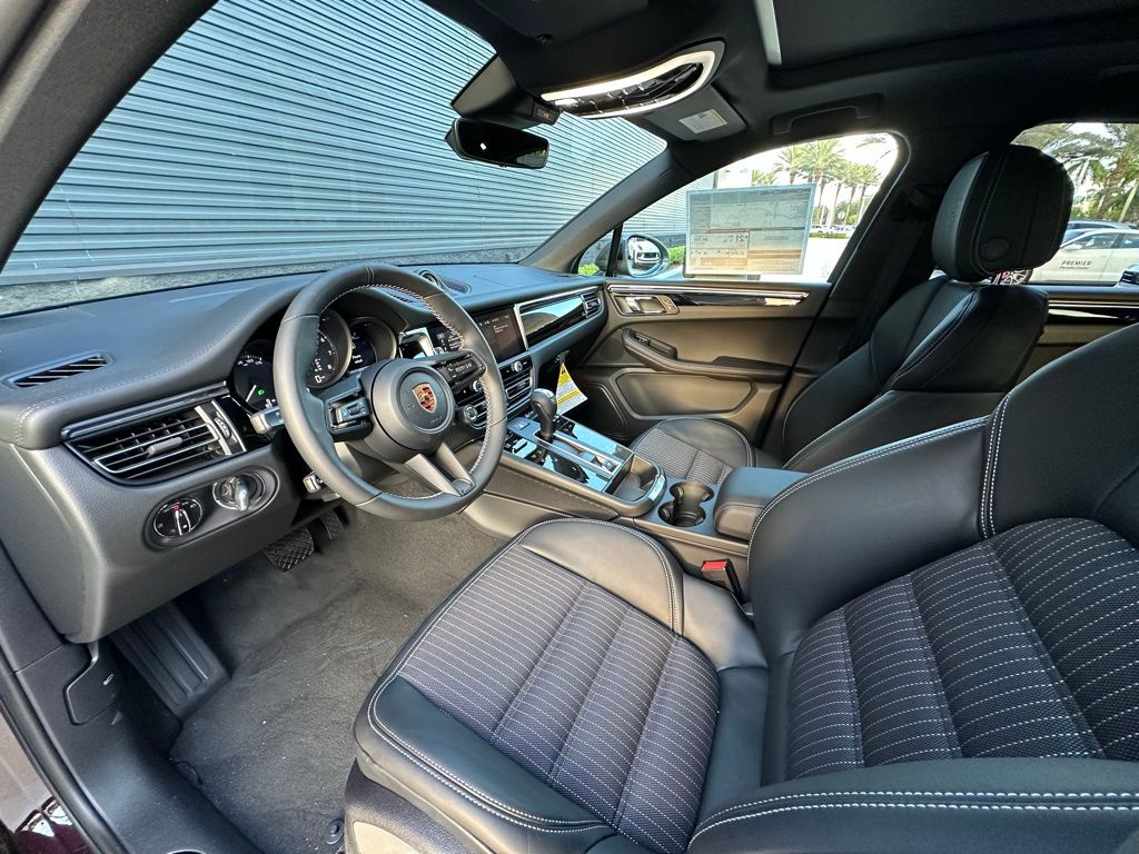 Thumbnail: 2026 Porsche Macan - 4