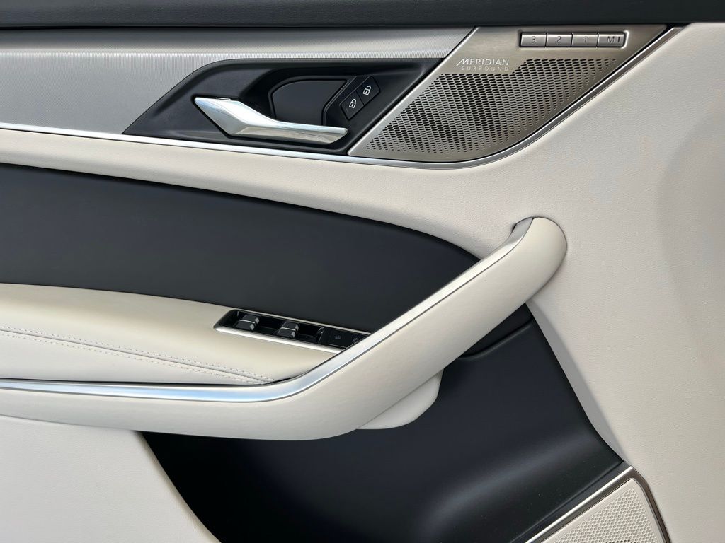 Thumbnail: 2025 Jaguar F-Pace - 21